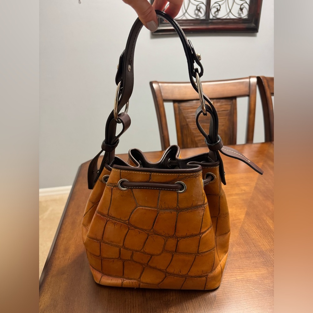Vintage Dooney & Bourke Woven Beige and Dark Brown Handbag - Picture 3 of 14
